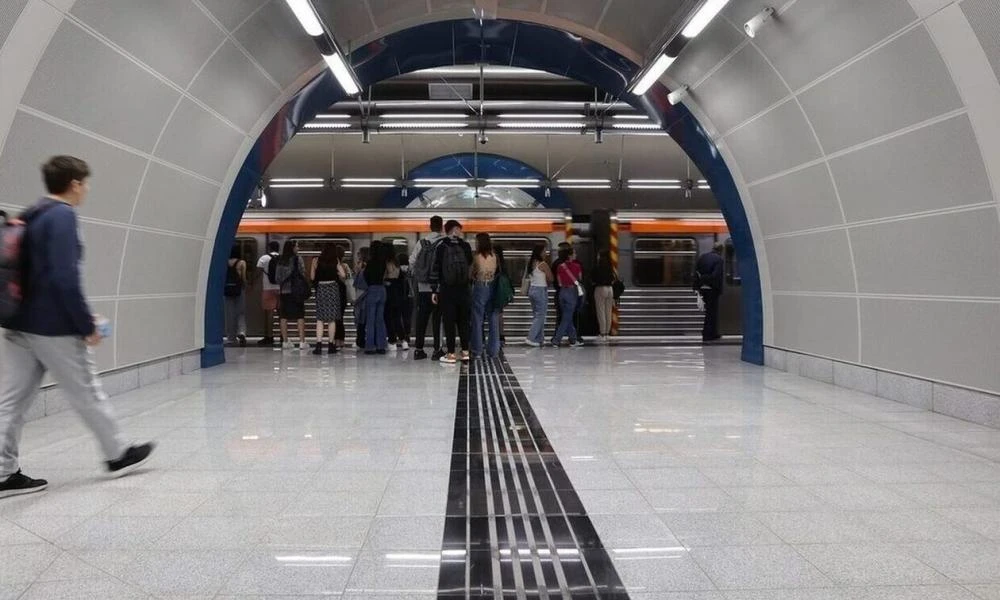 Καθυστερήσεις και διακοπές δρομολογίων σε Μετρό και Προαστιακό